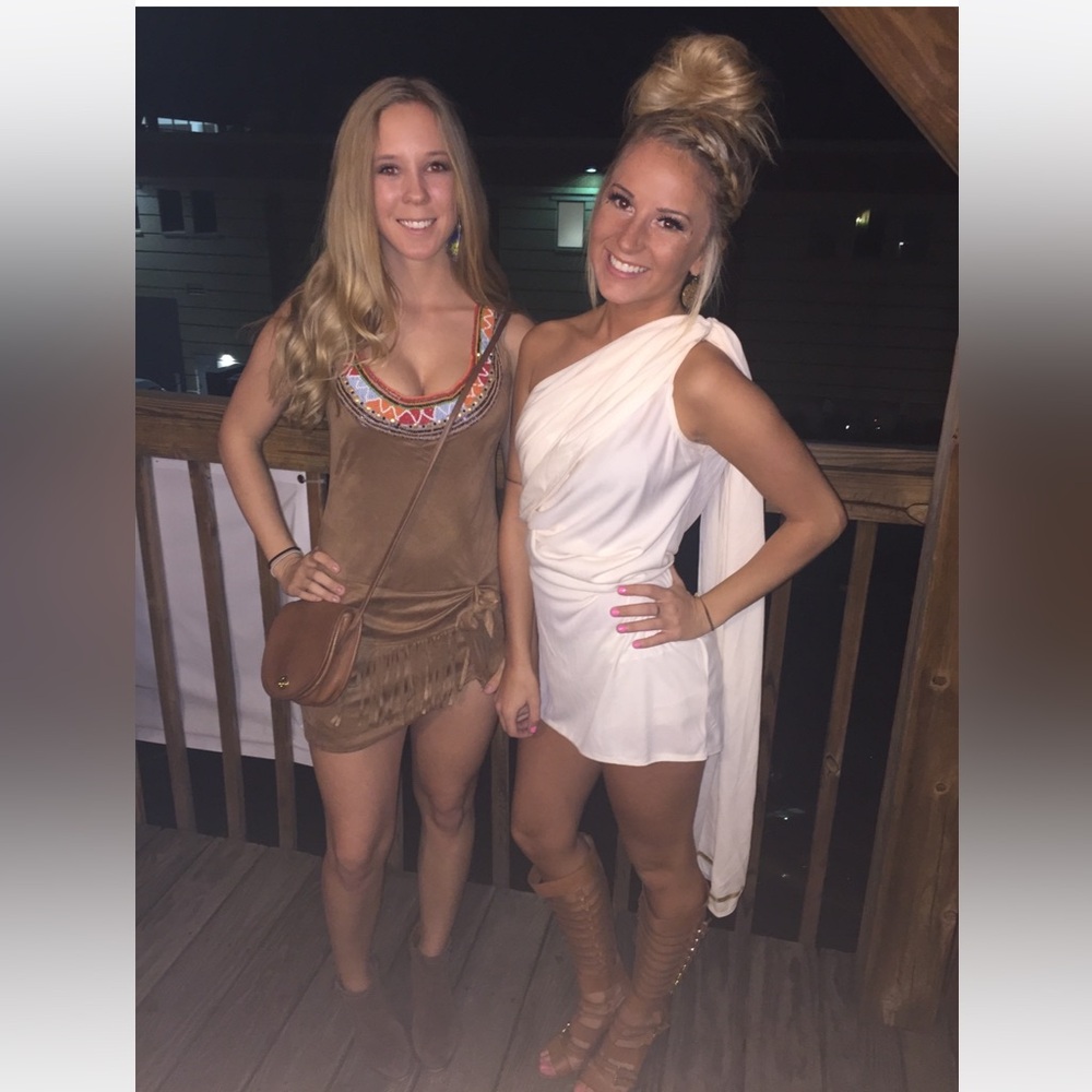 Toga - Picture 4 of 4